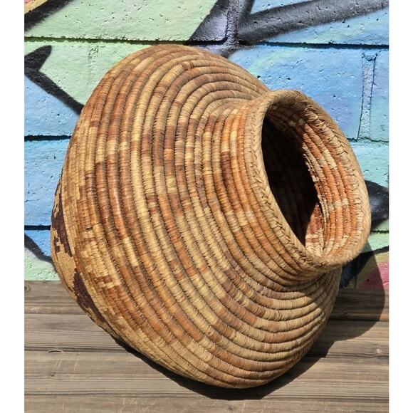 Native American XL Coiled Basket Multicolor Animals Geo Design Signed Unbranded - Picture 11 of 16